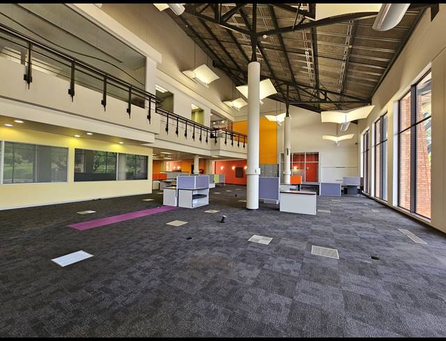 3,888M² OFFICE TO LET IN LONGMEADOW